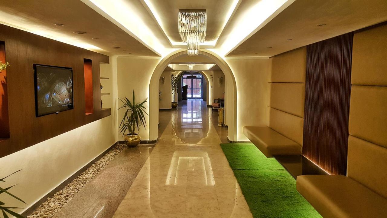Romance Hotel